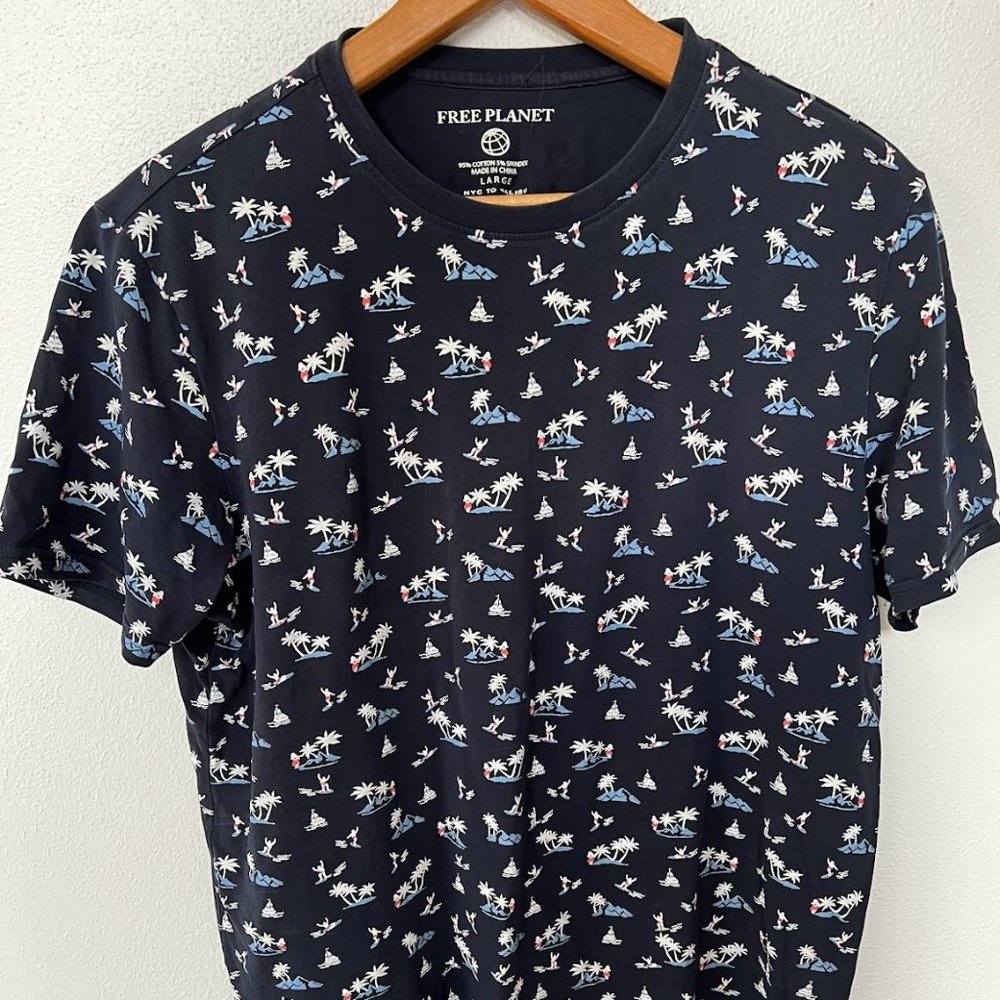 Free Planet - Hawaiian T-Shirt - Size L - Perfect for Summer